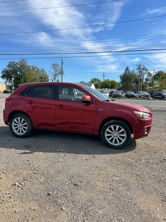 2011 Mitsubishi Outlander - Image 3 of 15