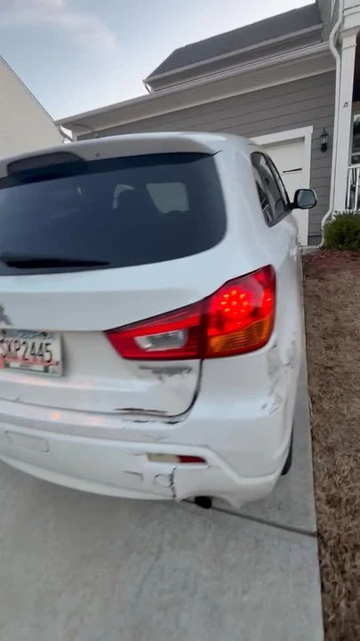 2011 Mitsubishi Outlander - Image 2 of 2