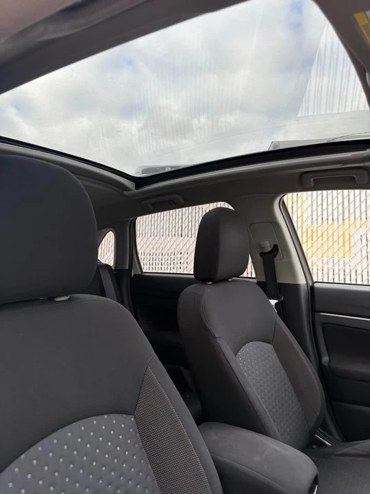 2011 Mitsubishi RVR - Image 11 of 14
