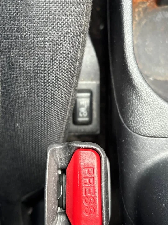 2011 Mitsubishi RVR - Image 9 of 14