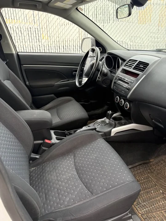 2011 Mitsubishi RVR - Image 14 of 14