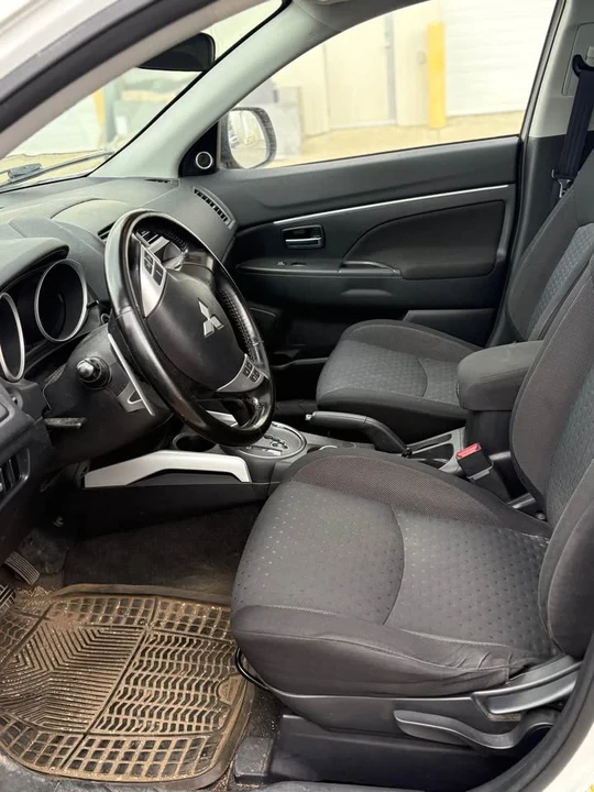 2011 Mitsubishi RVR - Image 5 of 14