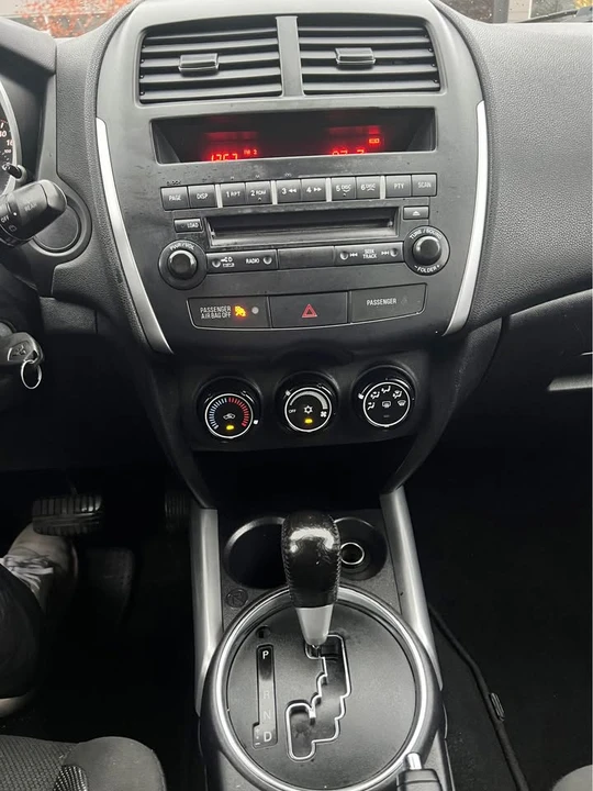 2011 Mitsubishi RVR - Image 15 of 19