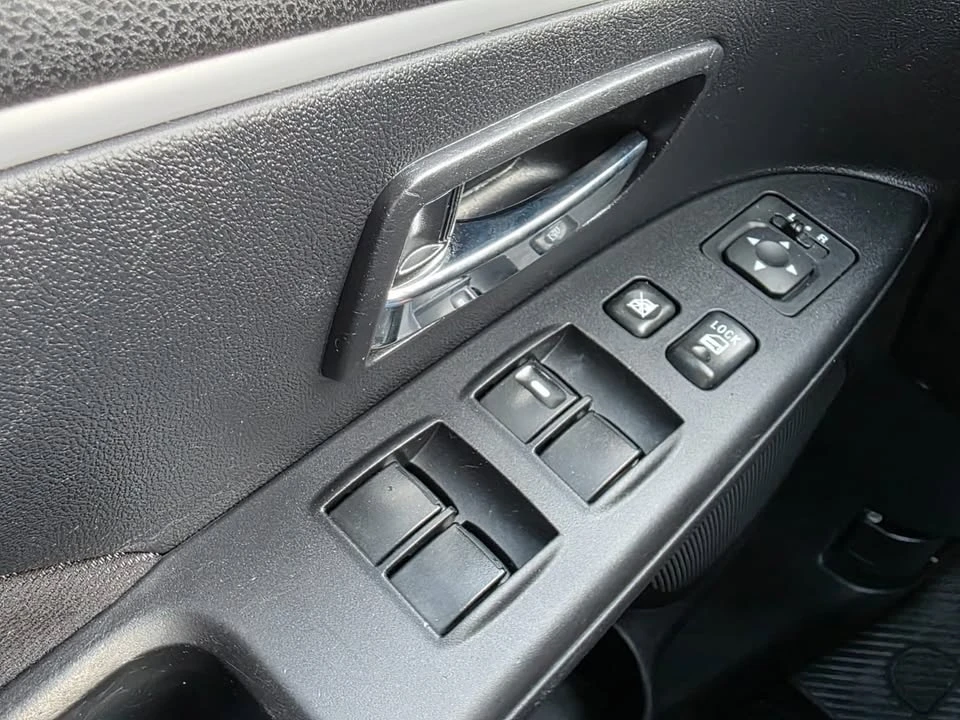 2011 Mitsubishi RVR - Image 17 of 20