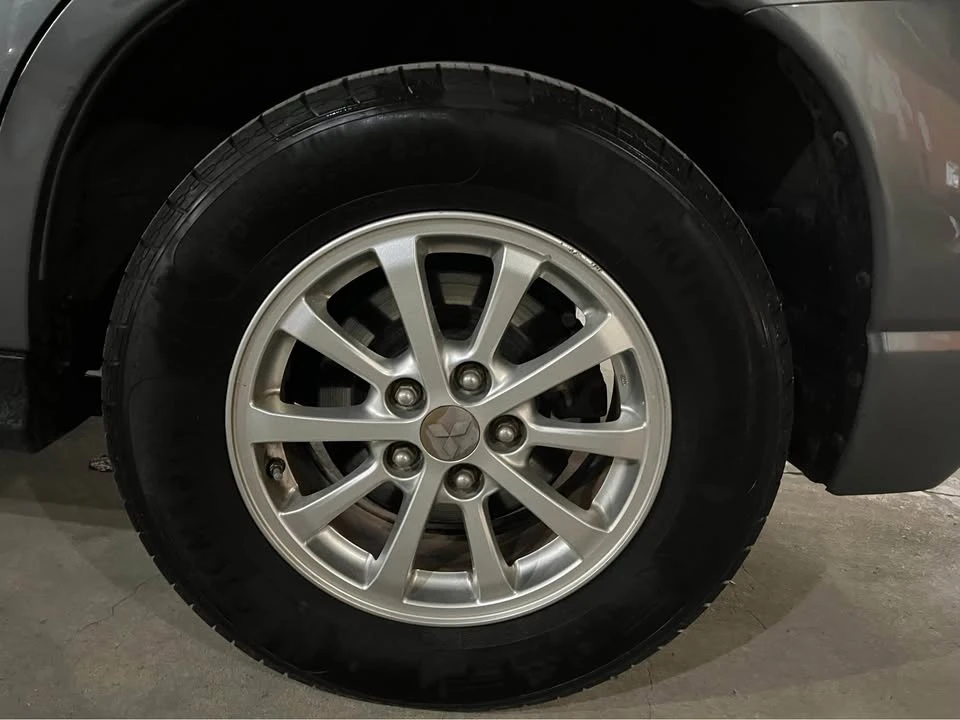 2011 Mitsubishi RVR - Image 12 of 13