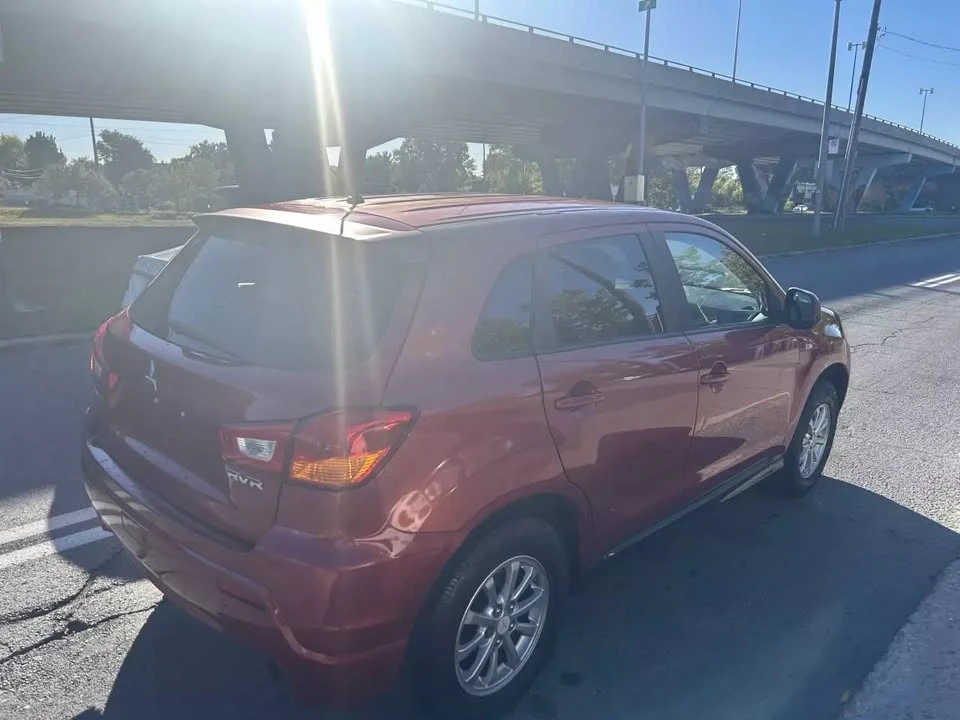 2011 Mitsubishi RVR - Image 10 of 12