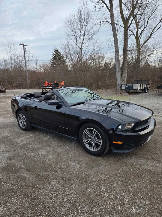 2011 Ford S197 Mustang - Image 2 of 9