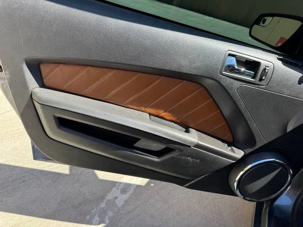 2011 Ford S197 Mustang - Image 10 of 12