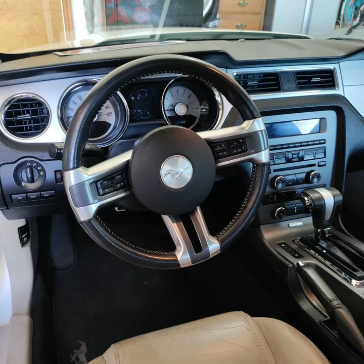 2011 Ford S197 Mustang - Image 11 of 16