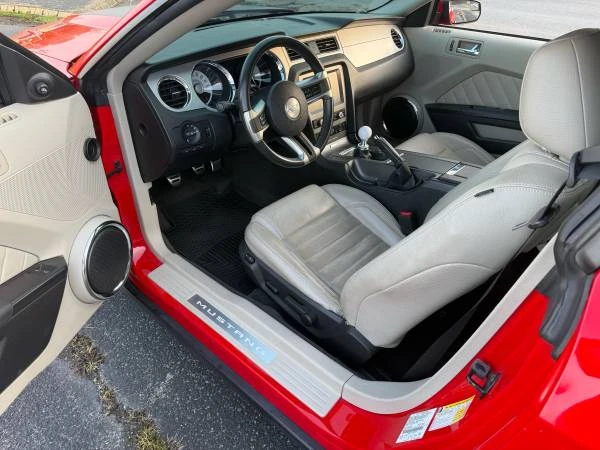 2011 Ford S197 Mustang - Image 9 of 21