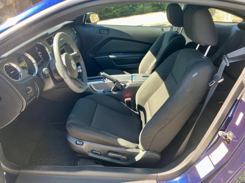 2011 Ford S197 Mustang - Image 2 of 7