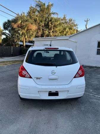 2011 Nissan Versa - Image 5 of 11