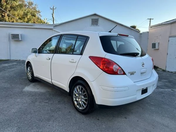 2011 Nissan Versa - Image 4 of 11