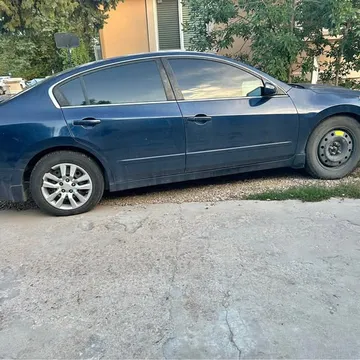 2011 Nissan Altima 2.5 Platinum Sedan 4D