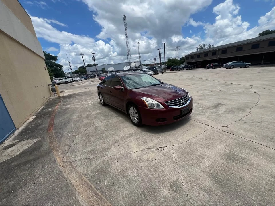 2011 Nissan Altima 4th Gen - Image 4 of 11