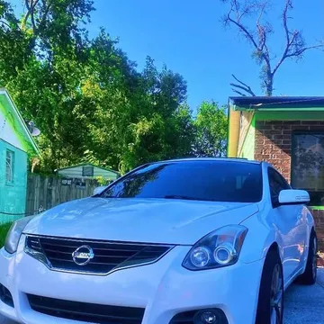2011 Nissan Altima 3.5 SE Coupe 2D