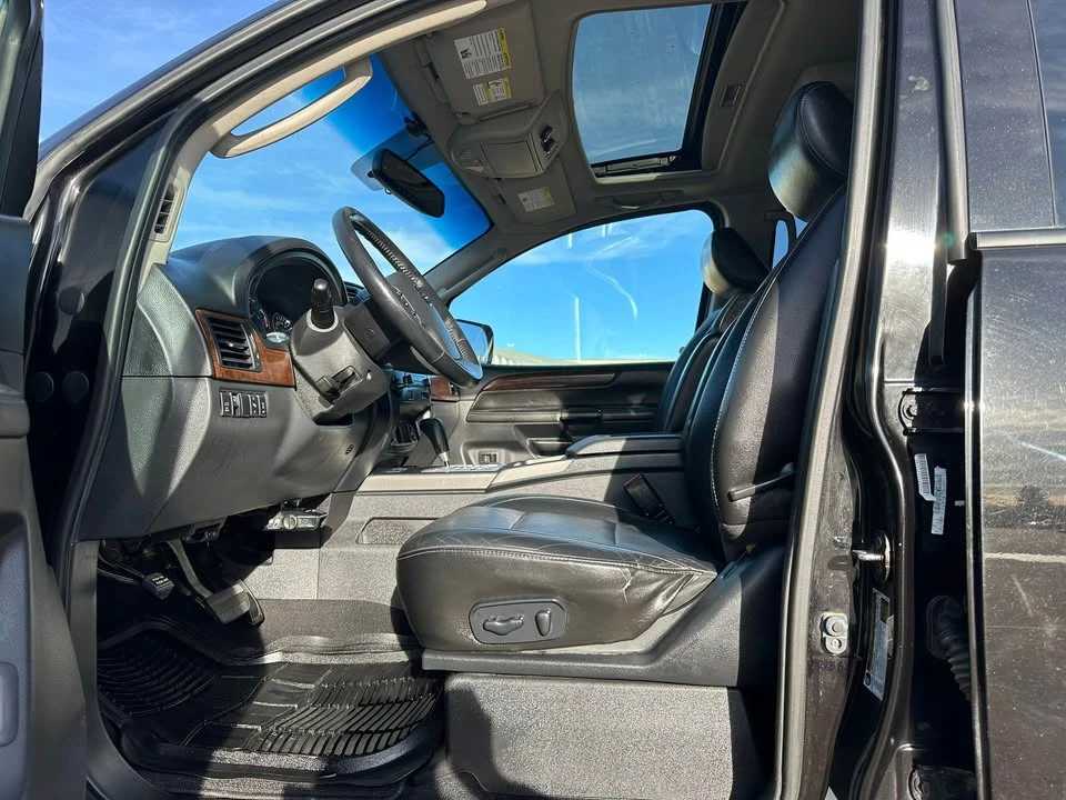 2011 Nissan Armada - Image 4 of 10