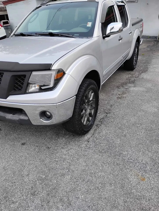 2011 Nissan Frontier 2nd Gen - Image 2 of 20