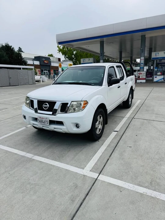 2011 Nissan Frontier 2nd Gen - Image 2 of 18
