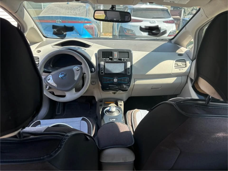2011 Nissan Leaf - Image 8 of 10