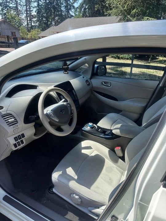 2011 Nissan Leaf - Image 6 of 8