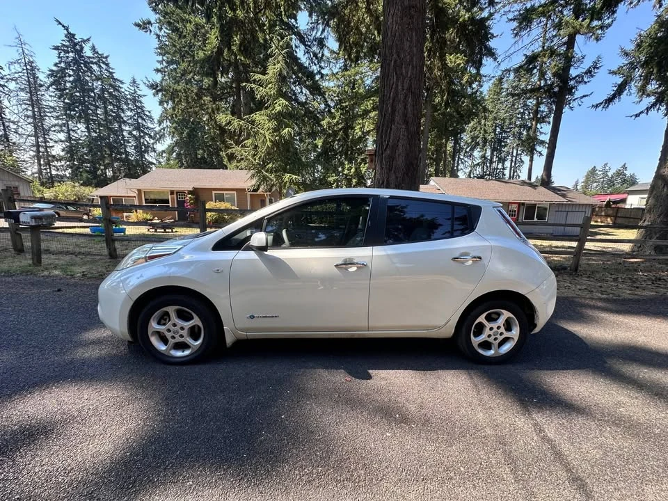 2011 Nissan Leaf - Image 2 of 8