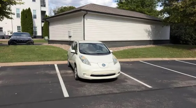 2011 Nissan LEAF SL Hatchback 4D