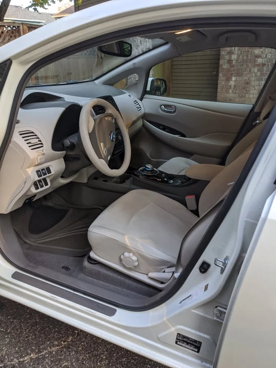 2011 Nissan Leaf - Image 9 of 20