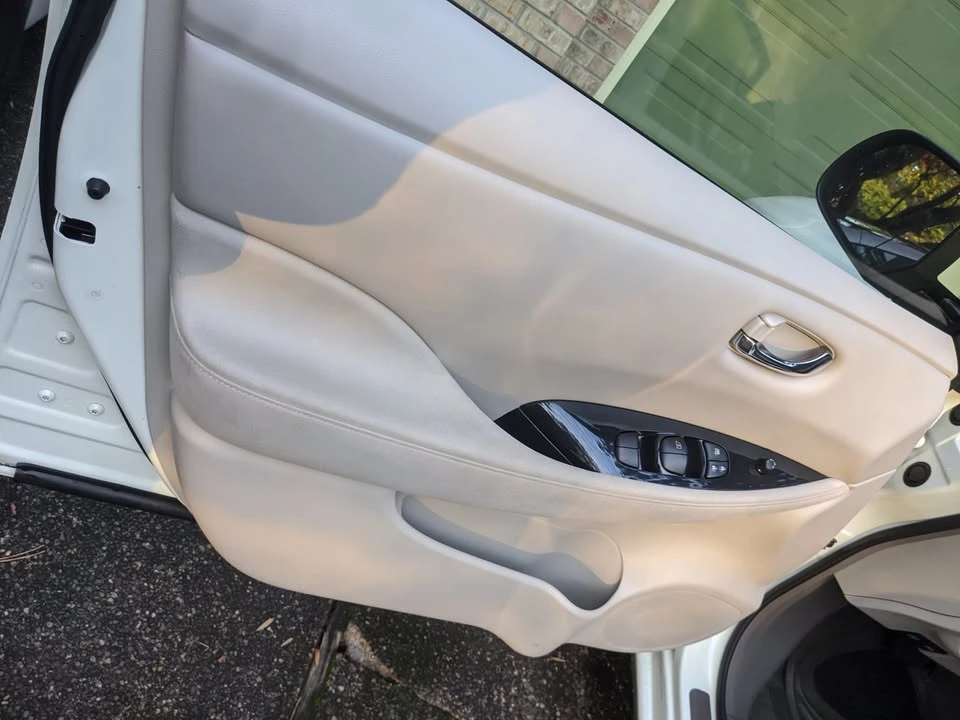 2011 Nissan Leaf - Image 10 of 20