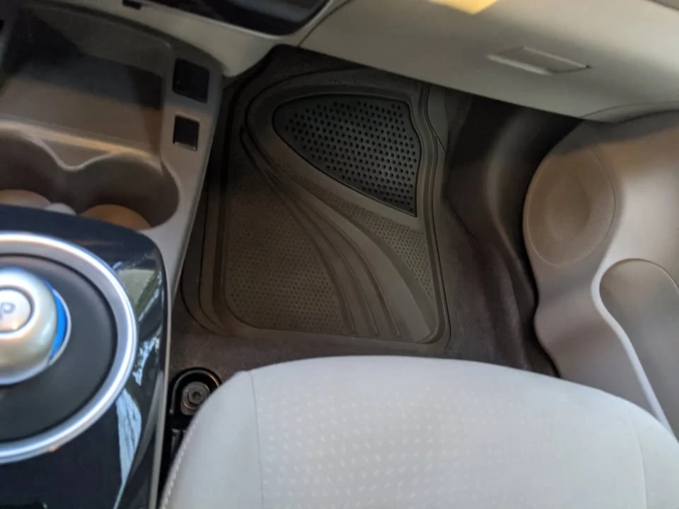 2011 Nissan Leaf - Image 13 of 20