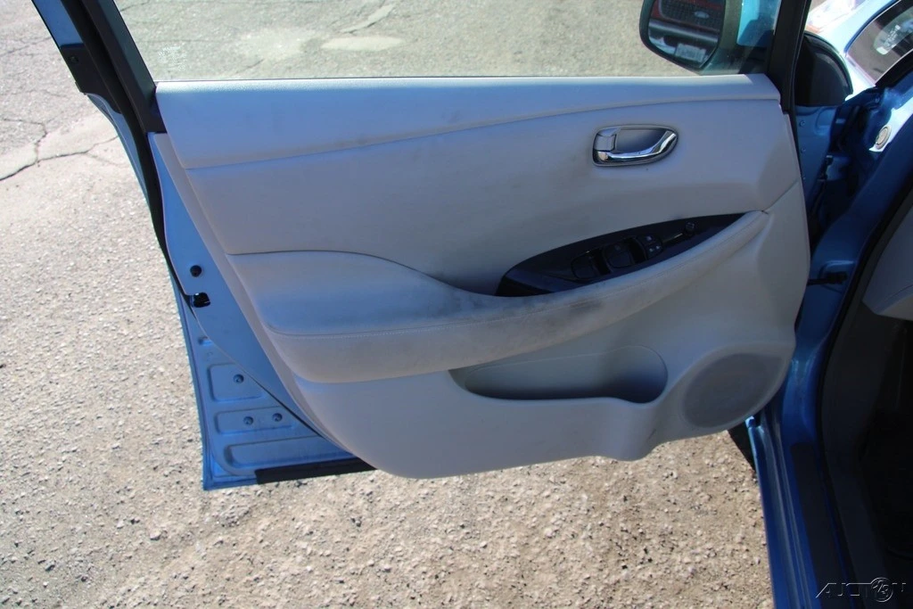 2011 Nissan Leaf - Image 11 of 21