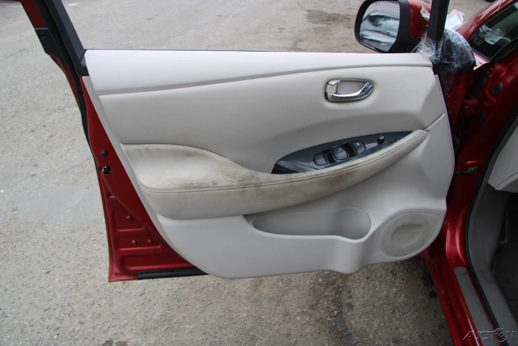 2011 Nissan Leaf - Image 13 of 21