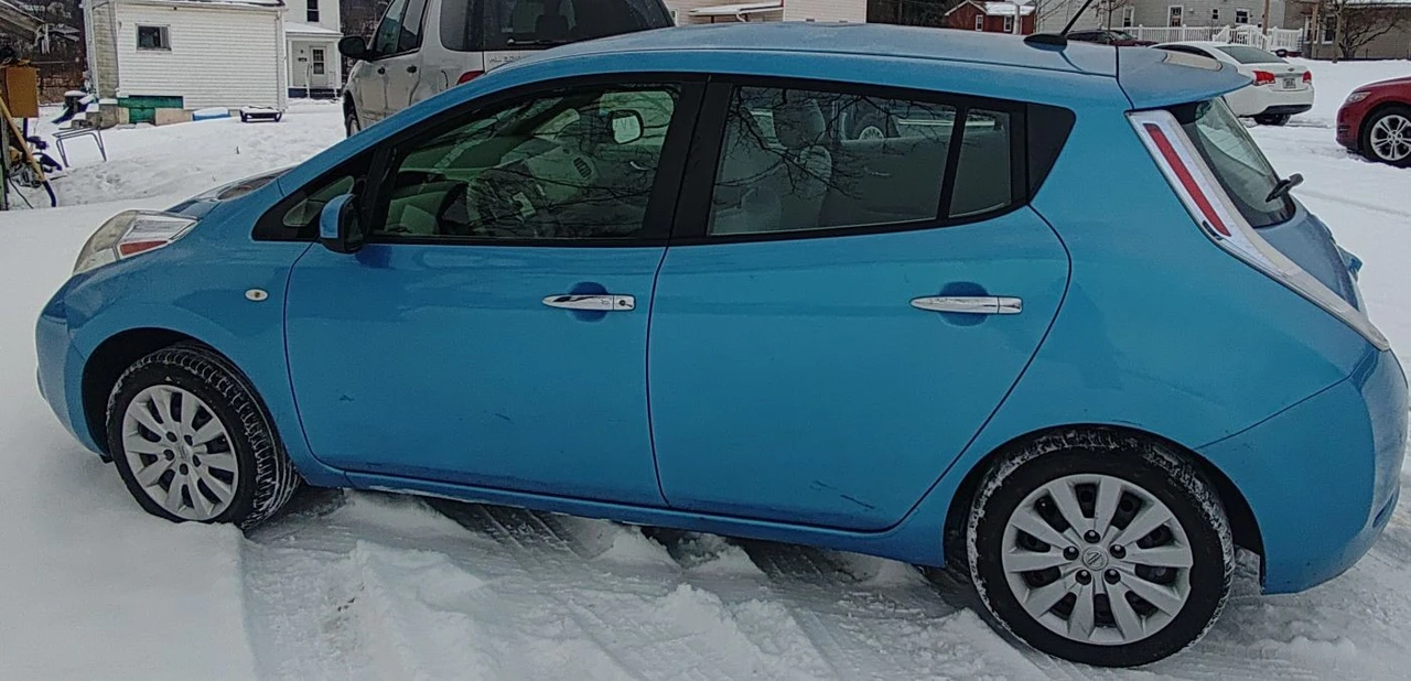 2011 Nissan Leaf - Image 9 of 21