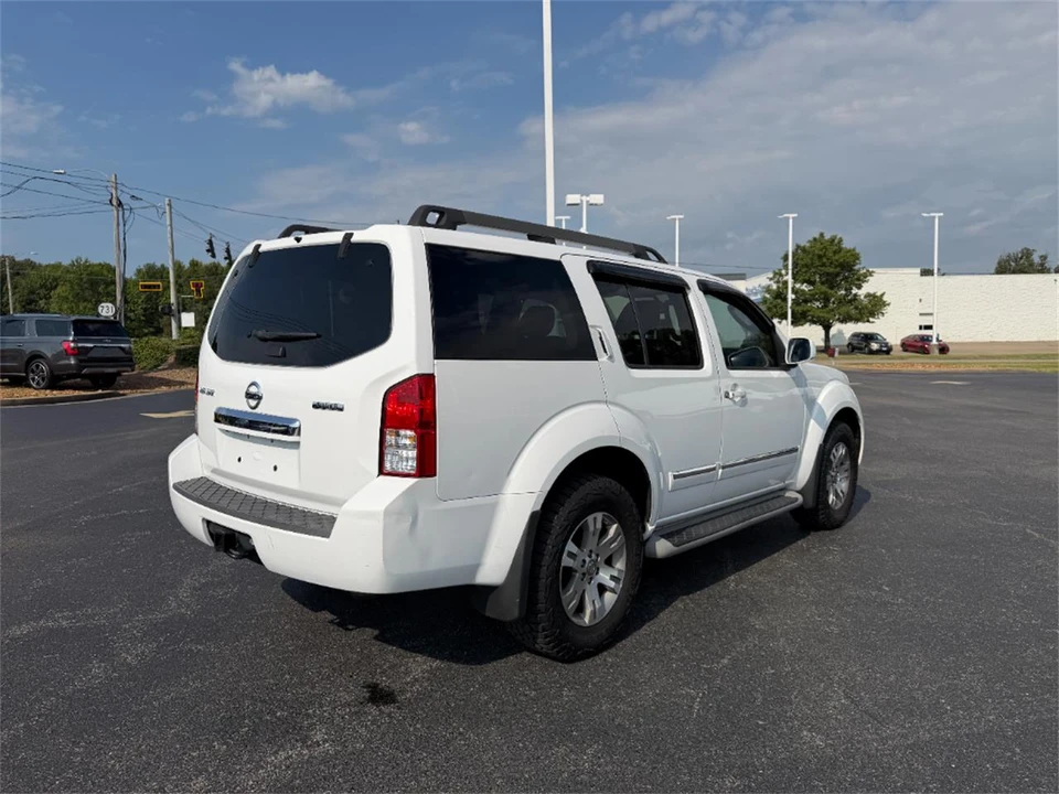 2011 Nissan Pathfinder 3rd Gen - Image 7 of 31