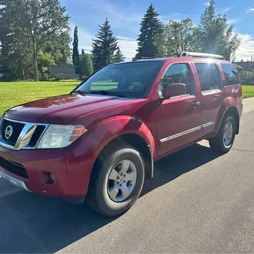 2011 Nissan Pathfinder LE