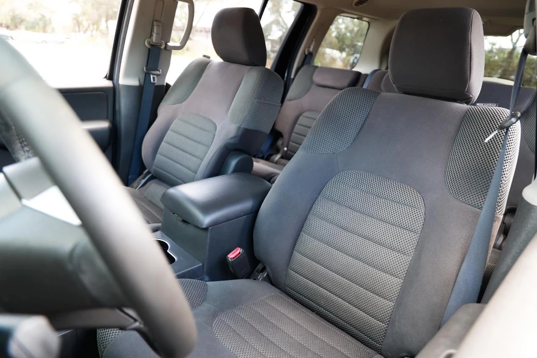 2011 Nissan Pathfinder 3rd Gen - Image 6 of 12