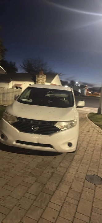 2011 Nissan Quest - Image 2 of 3