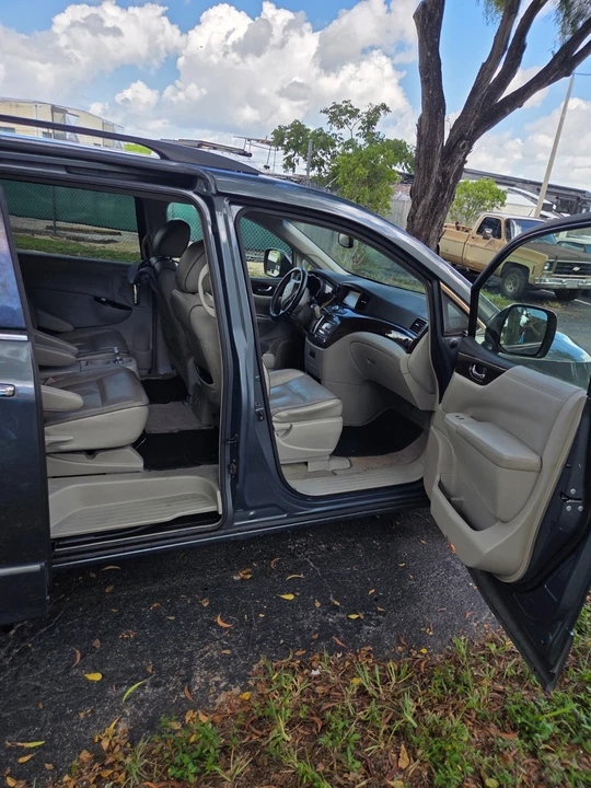 2011 Nissan Quest - Image 10 of 20