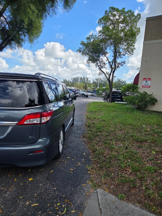 2011 Nissan Quest - Image 6 of 20