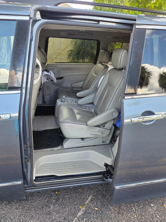 2011 Nissan Quest - Image 11 of 20