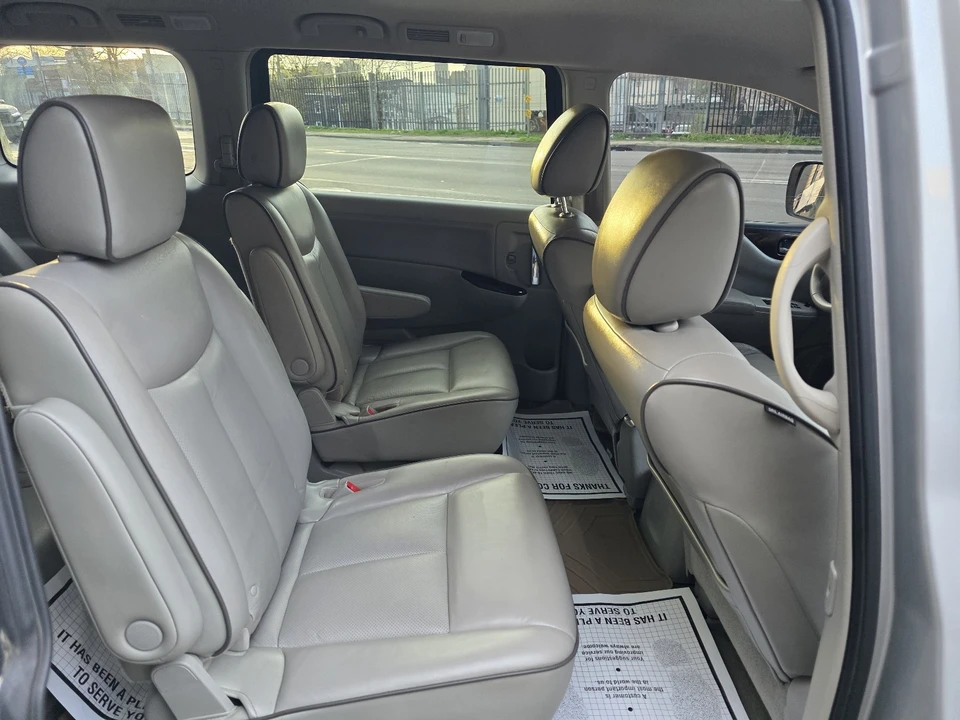 2011 Nissan Quest - Image 10 of 17
