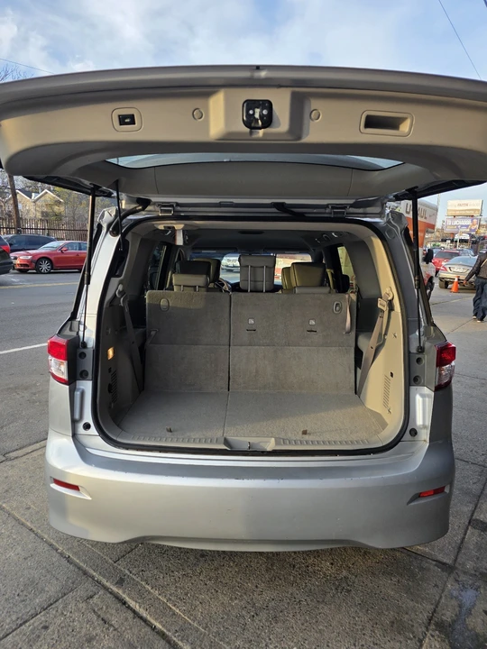 2011 Nissan Quest - Image 16 of 17