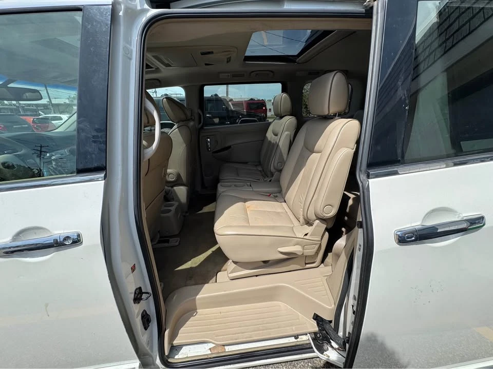 2011 Nissan Quest - Image 8 of 13