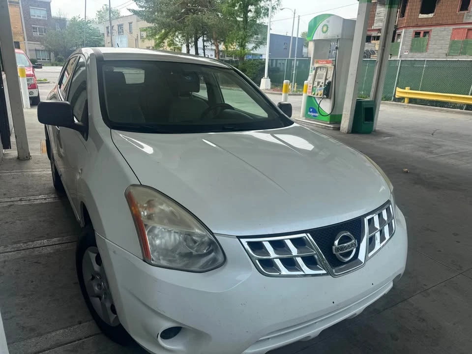 2011 Nissan Rogue - Image 2 of 5