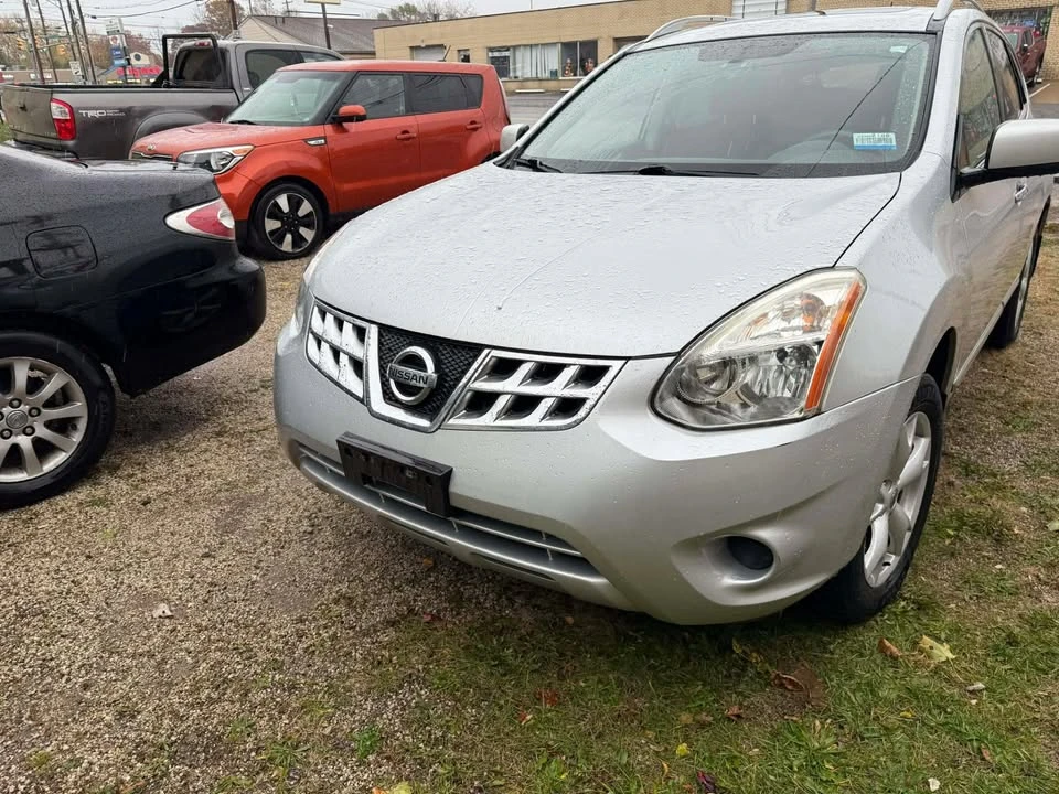 2011 Nissan Rogue - Image 2 of 3