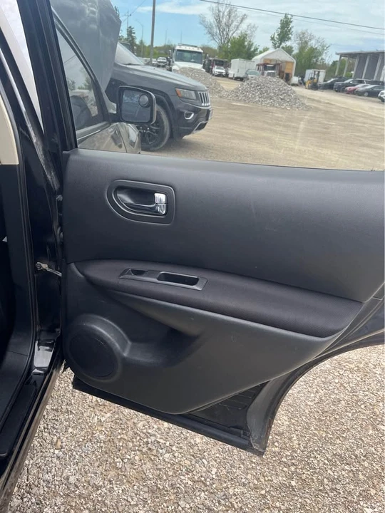 2011 Nissan Rogue - Image 13 of 18