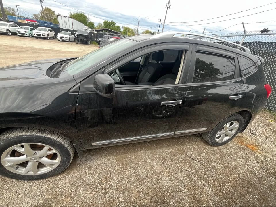 2011 Nissan Rogue - Image 2 of 18
