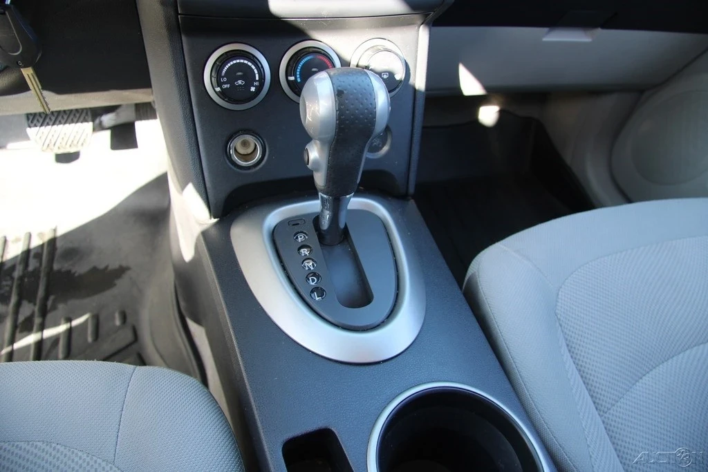 2011 Nissan Rogue - Image 17 of 21