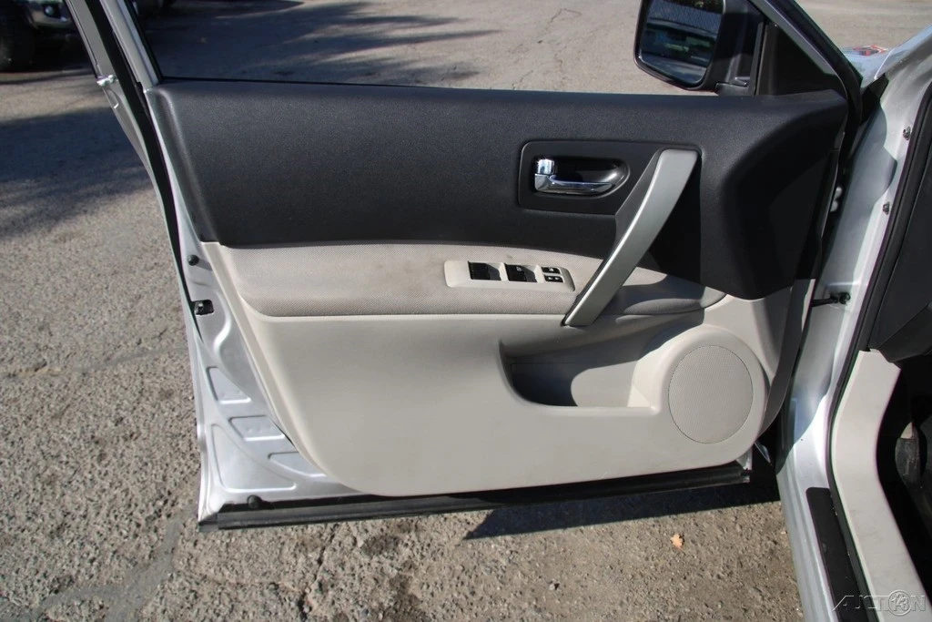 2011 Nissan Rogue - Image 11 of 21