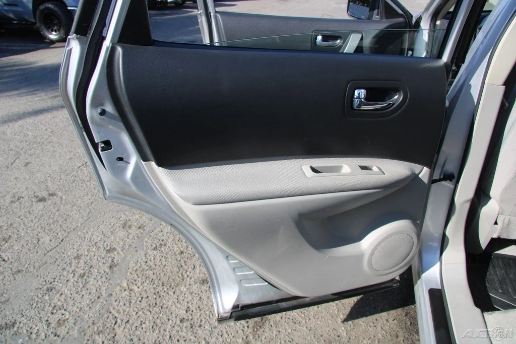 2011 Nissan Rogue - Image 18 of 21
